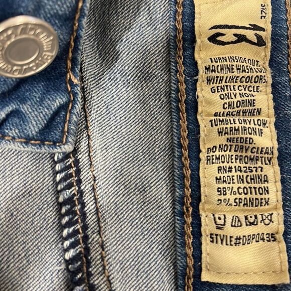 👖- DENIM BLVD Size 13 Distressed/ripped mid-rise / Girlfriend Jeans - Picture 8 of 15